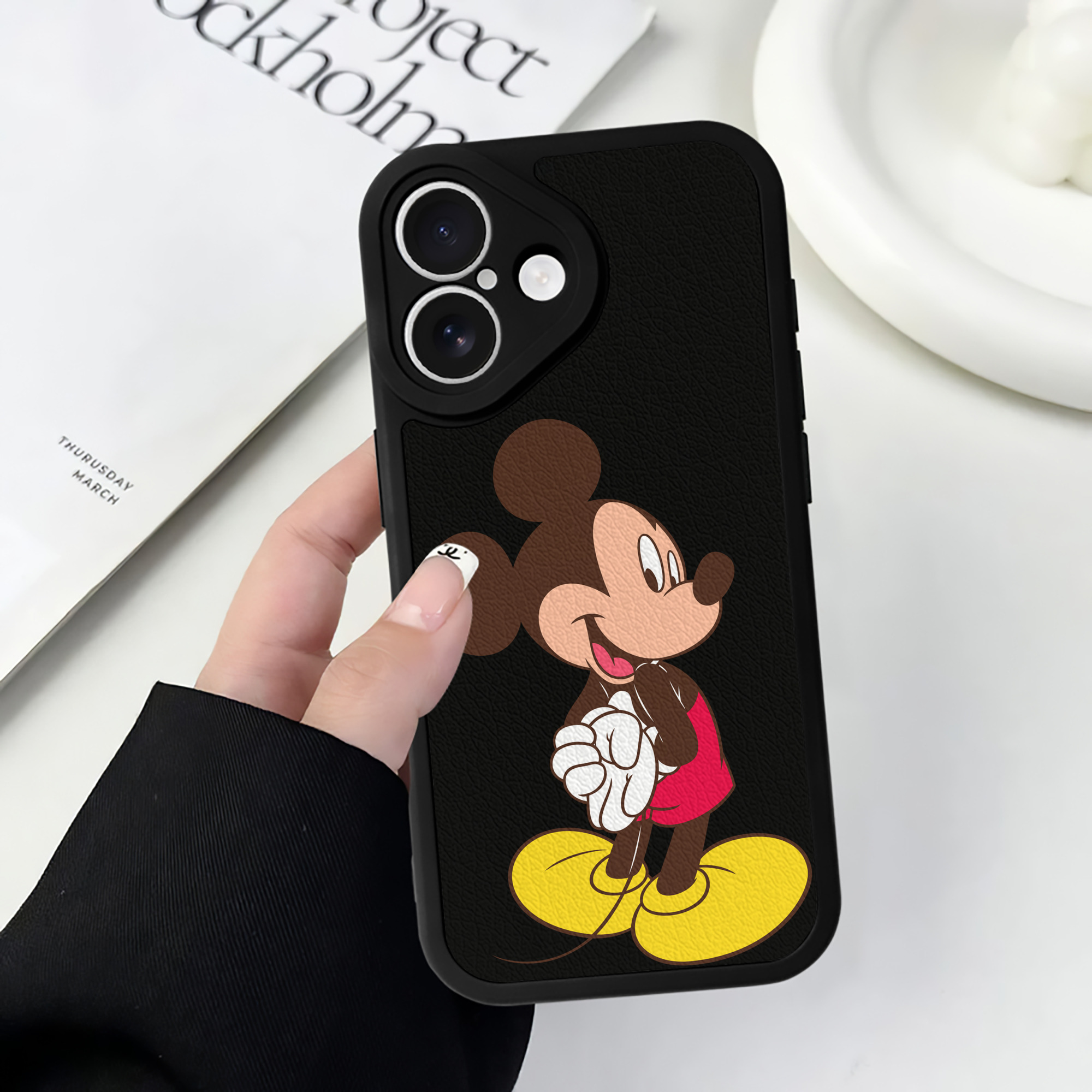 （画像用） ミッキーマウス Mickey Mouse 【iPhone 16シリーズ対応】シリコンスマホケース（レザー調） 材質：シリコン